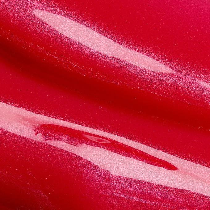 Caring lip oil texture