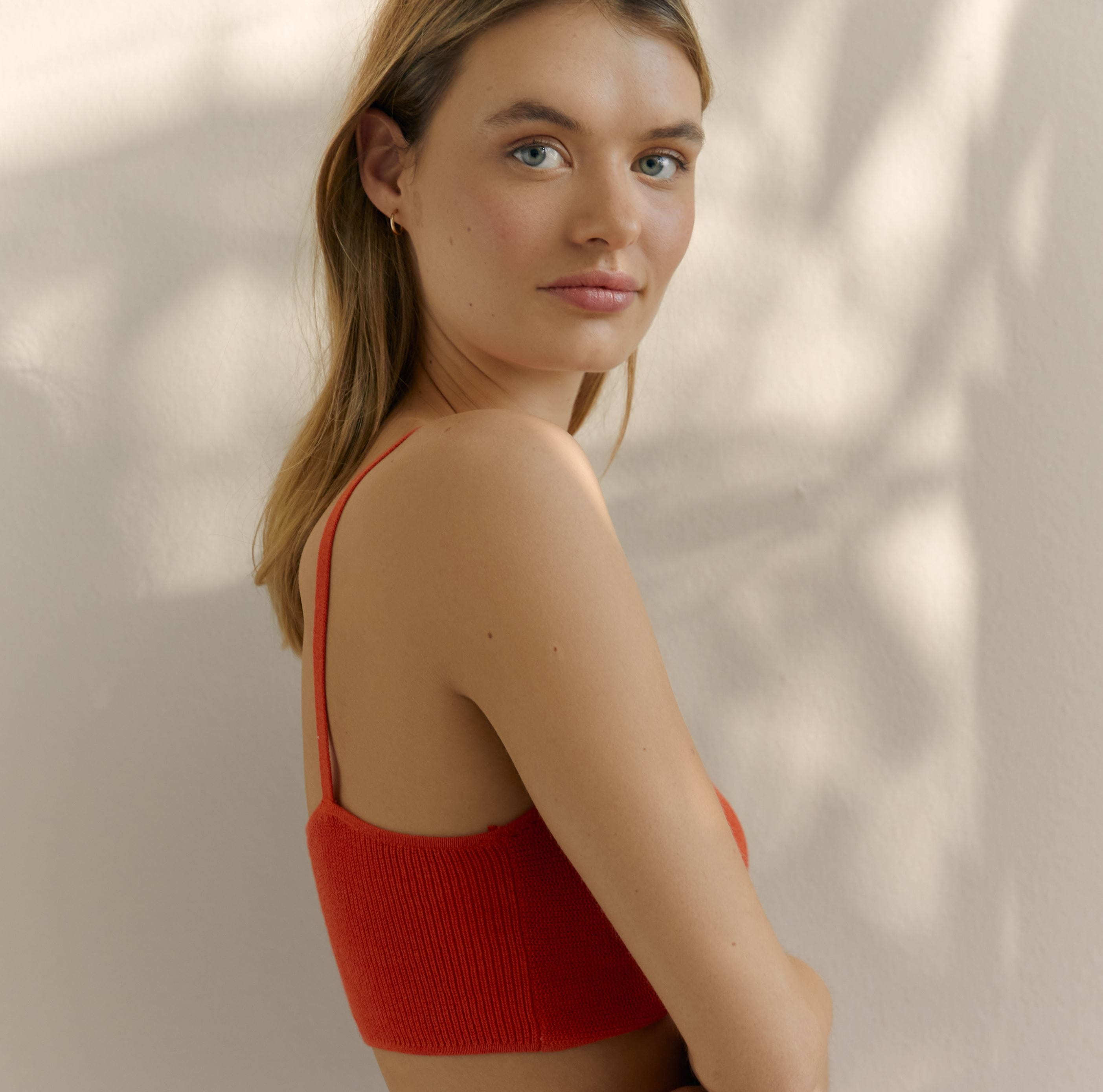 Dama u crvenoj košulji