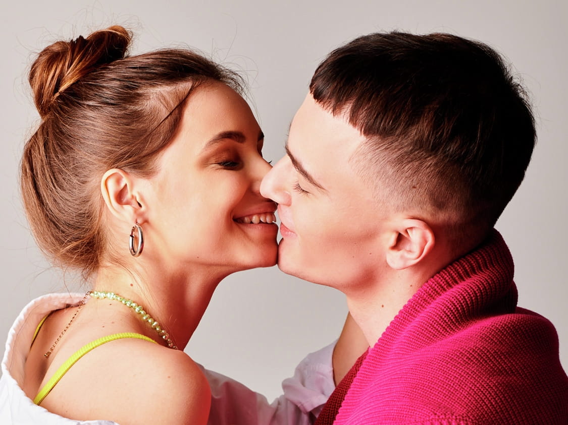 man-kissing-womans-hand