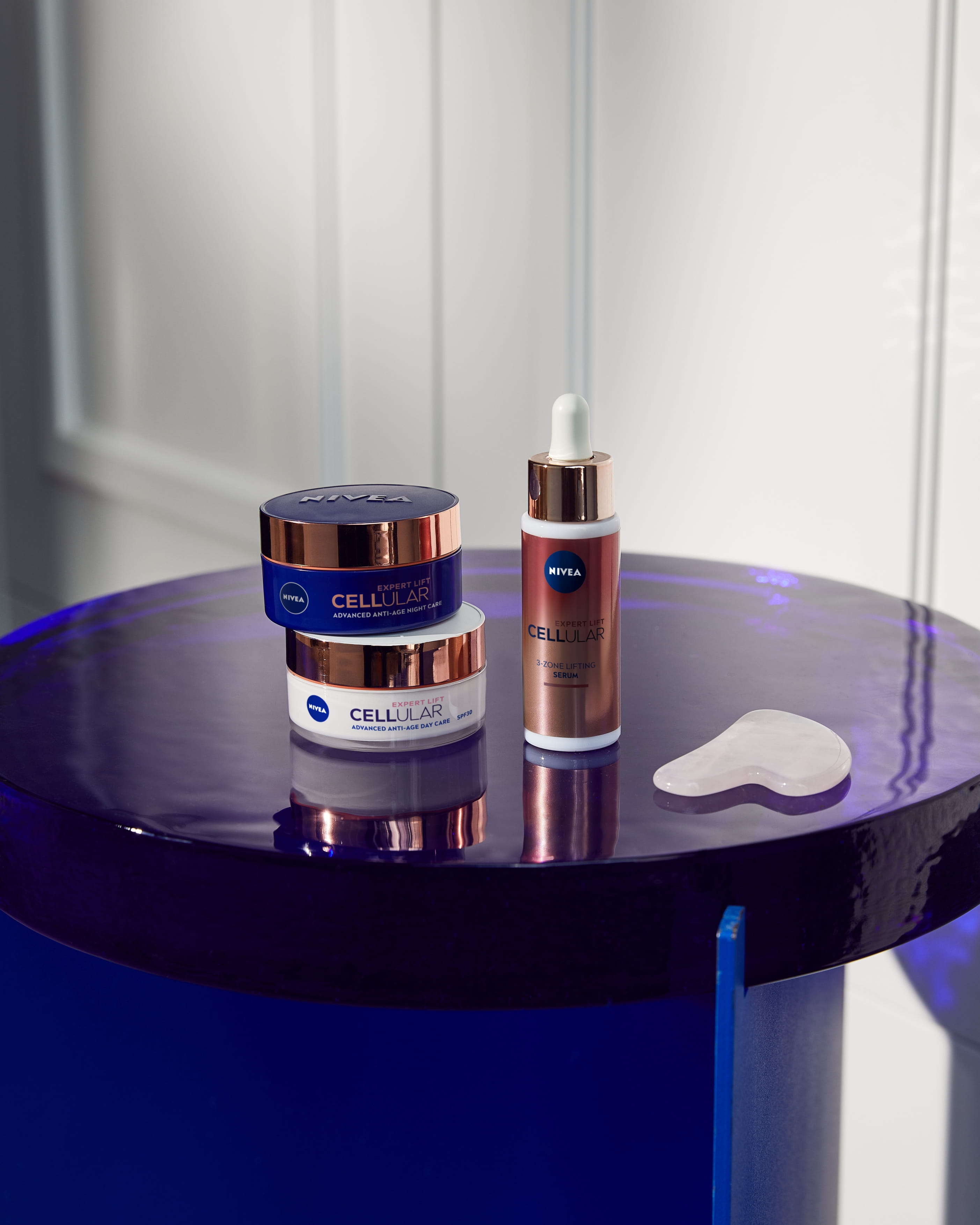 NIVEA Celullar produkter som står på ett bord