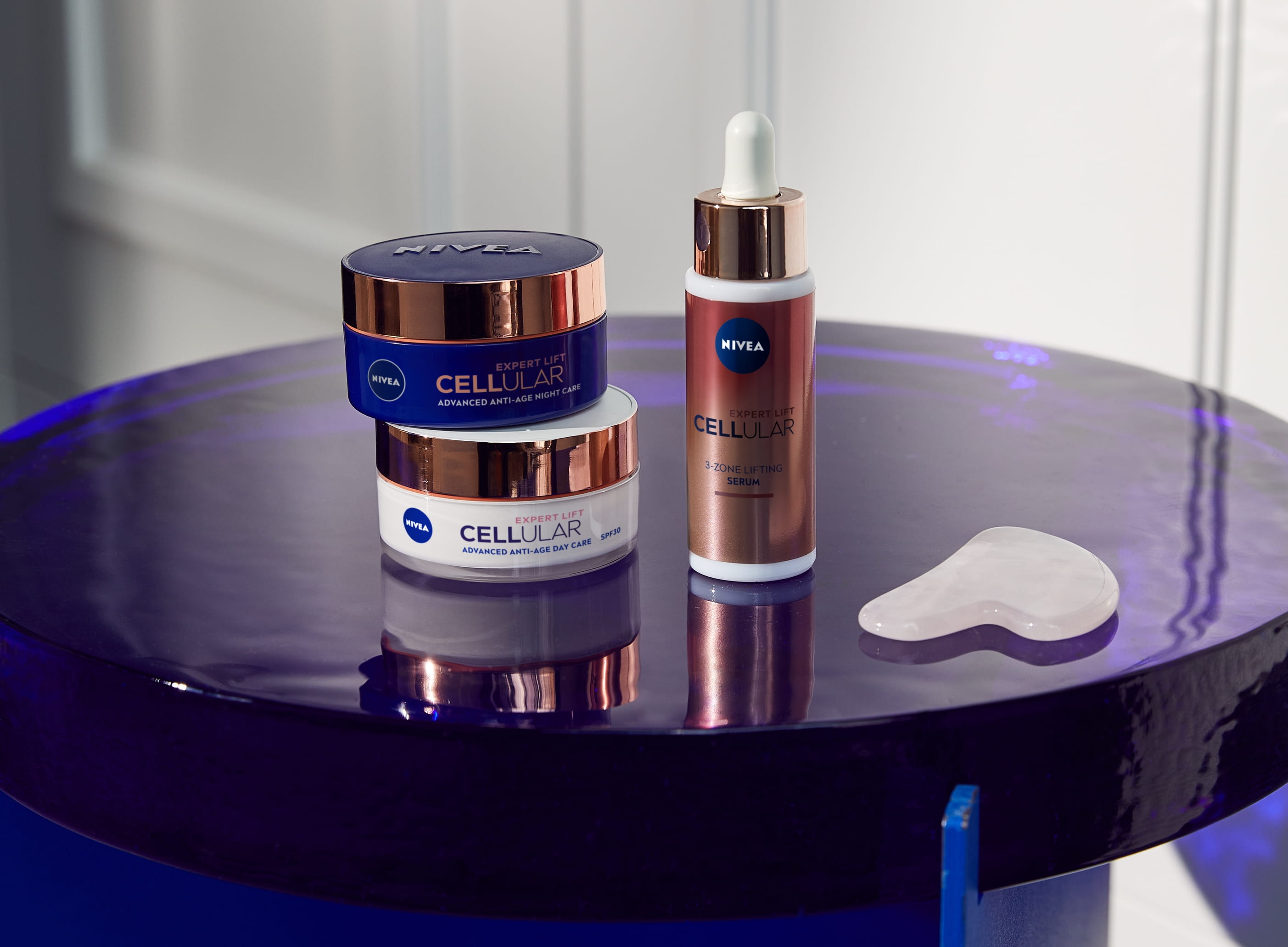NIVEA Cellular produkter som står på ett bord
