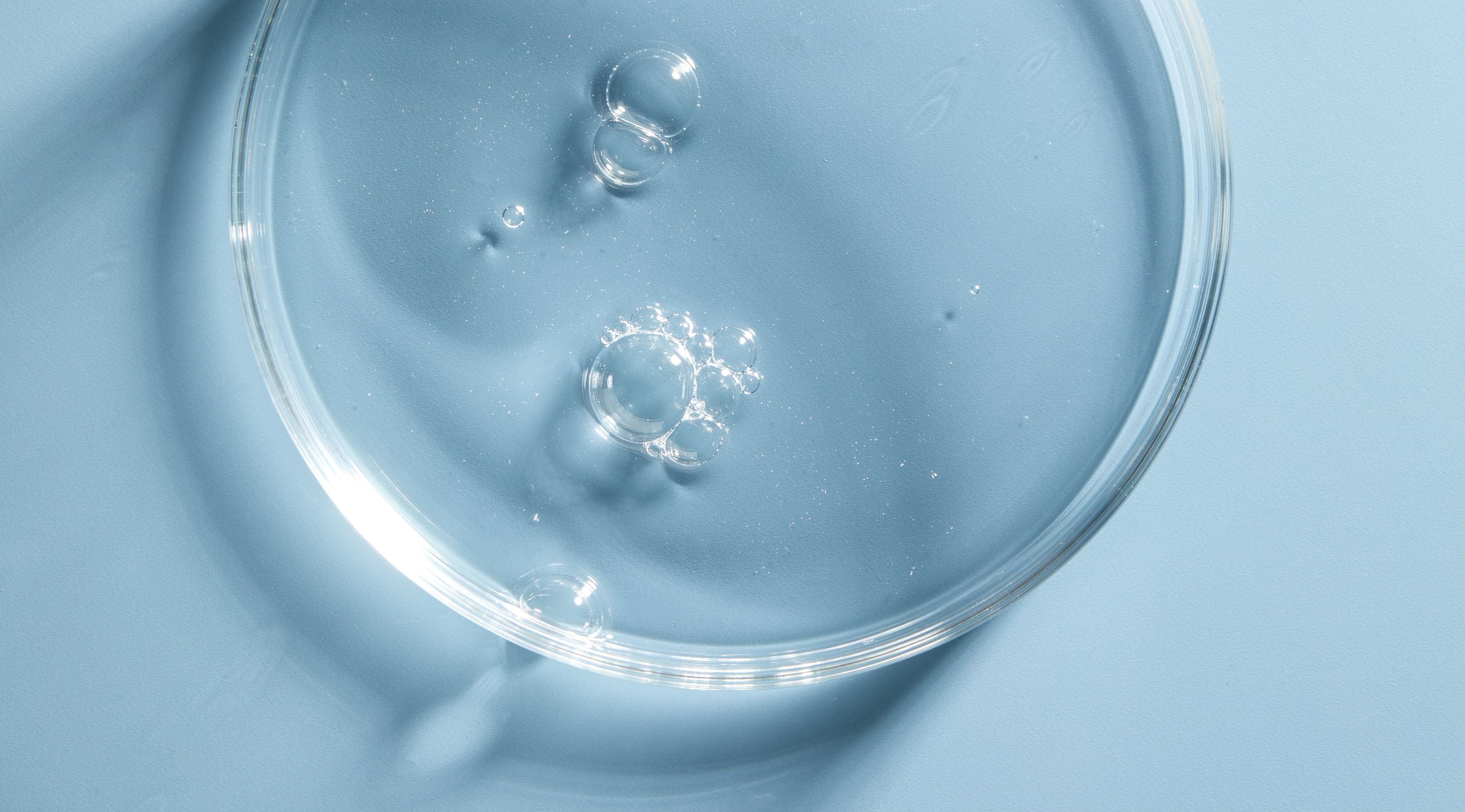 жінка посміхається