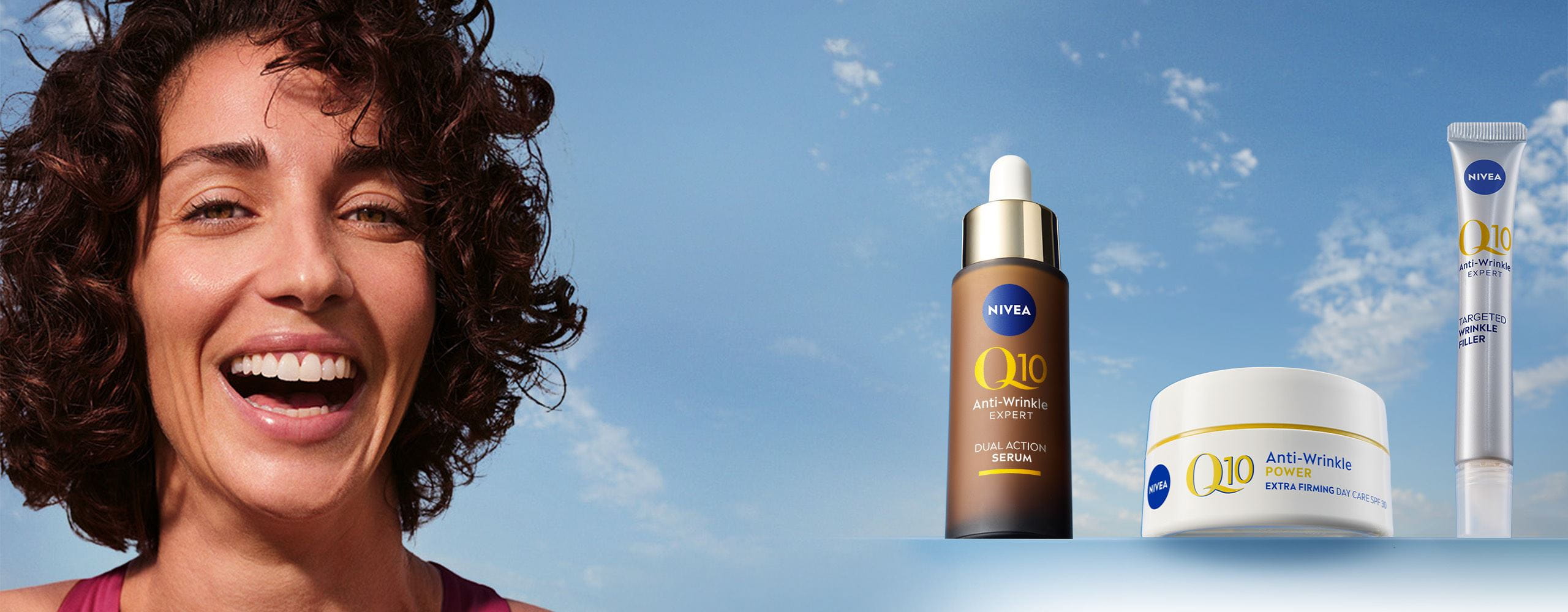 Skupinka lidí oslavuje