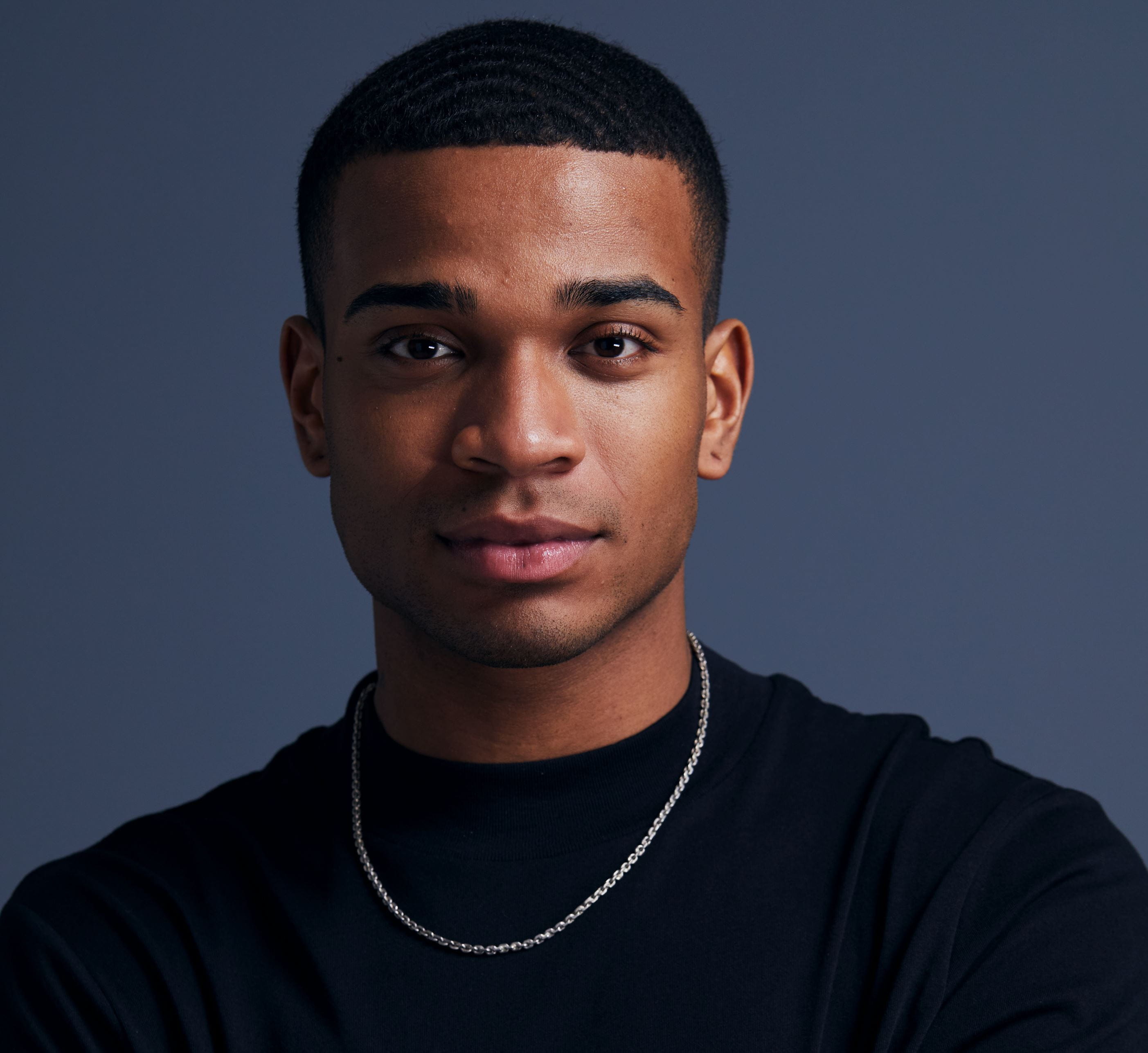 homme avec une bonne peau