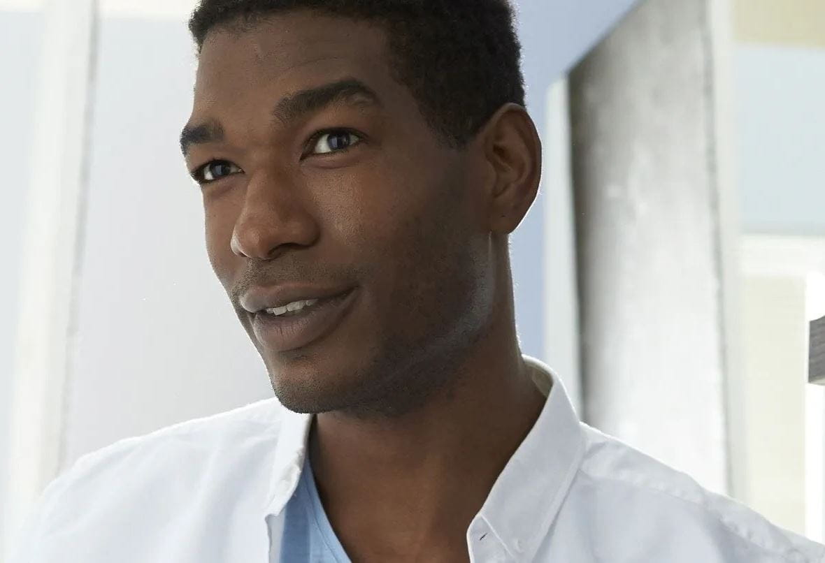 What causes an itchy beard?