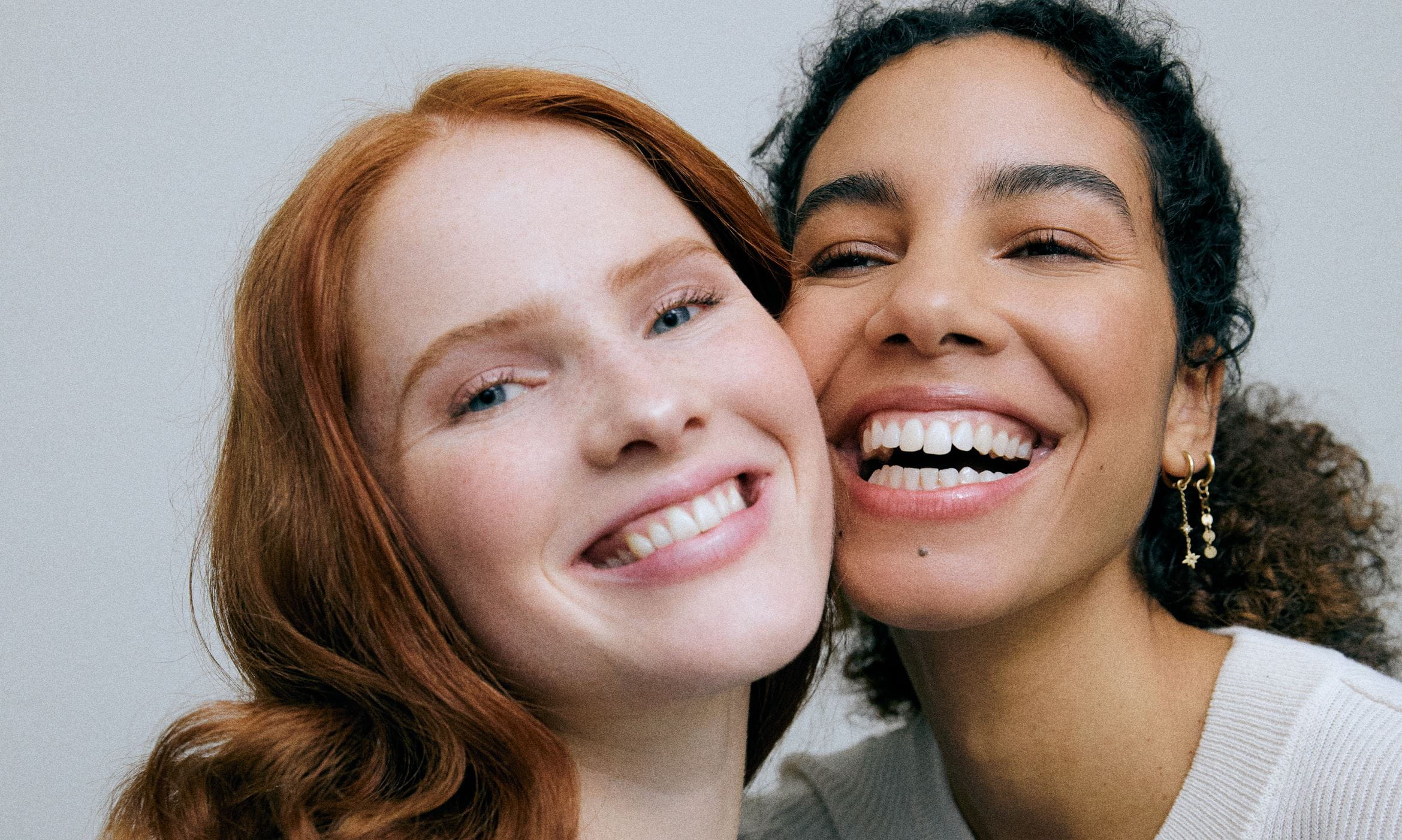 mulher com lábios nutridos