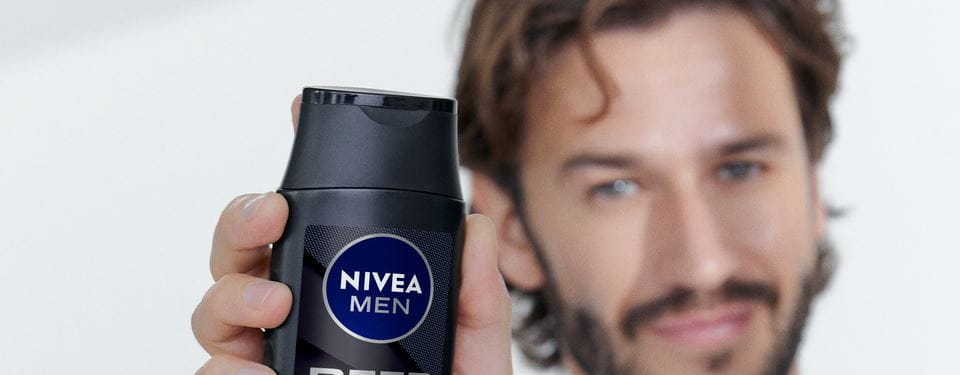 homem com cabelo forte