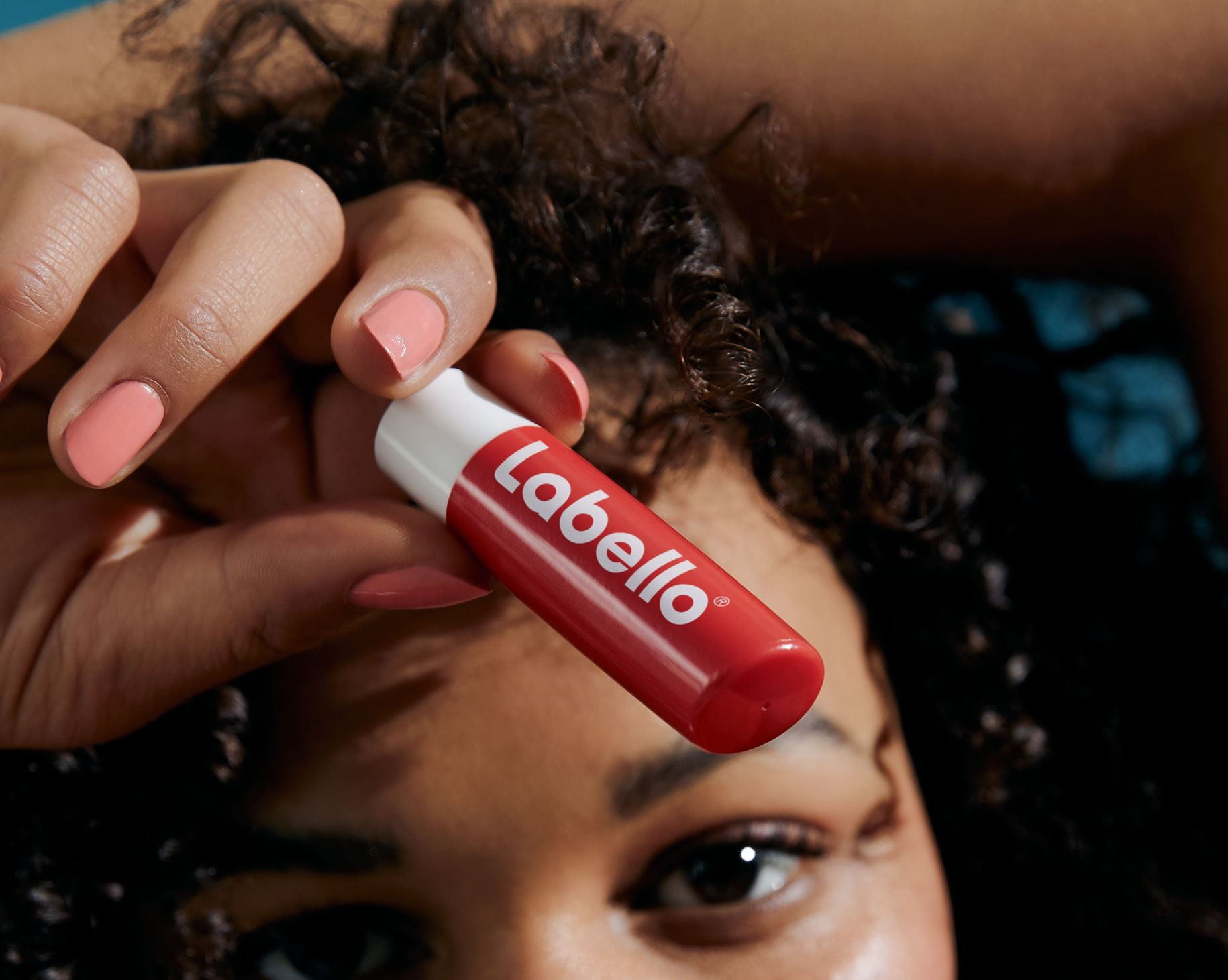 Labello, batons hidratantes para o cuidado dos lábios.