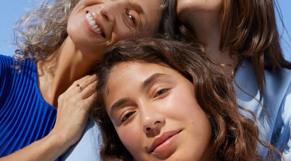 donna in abito verde