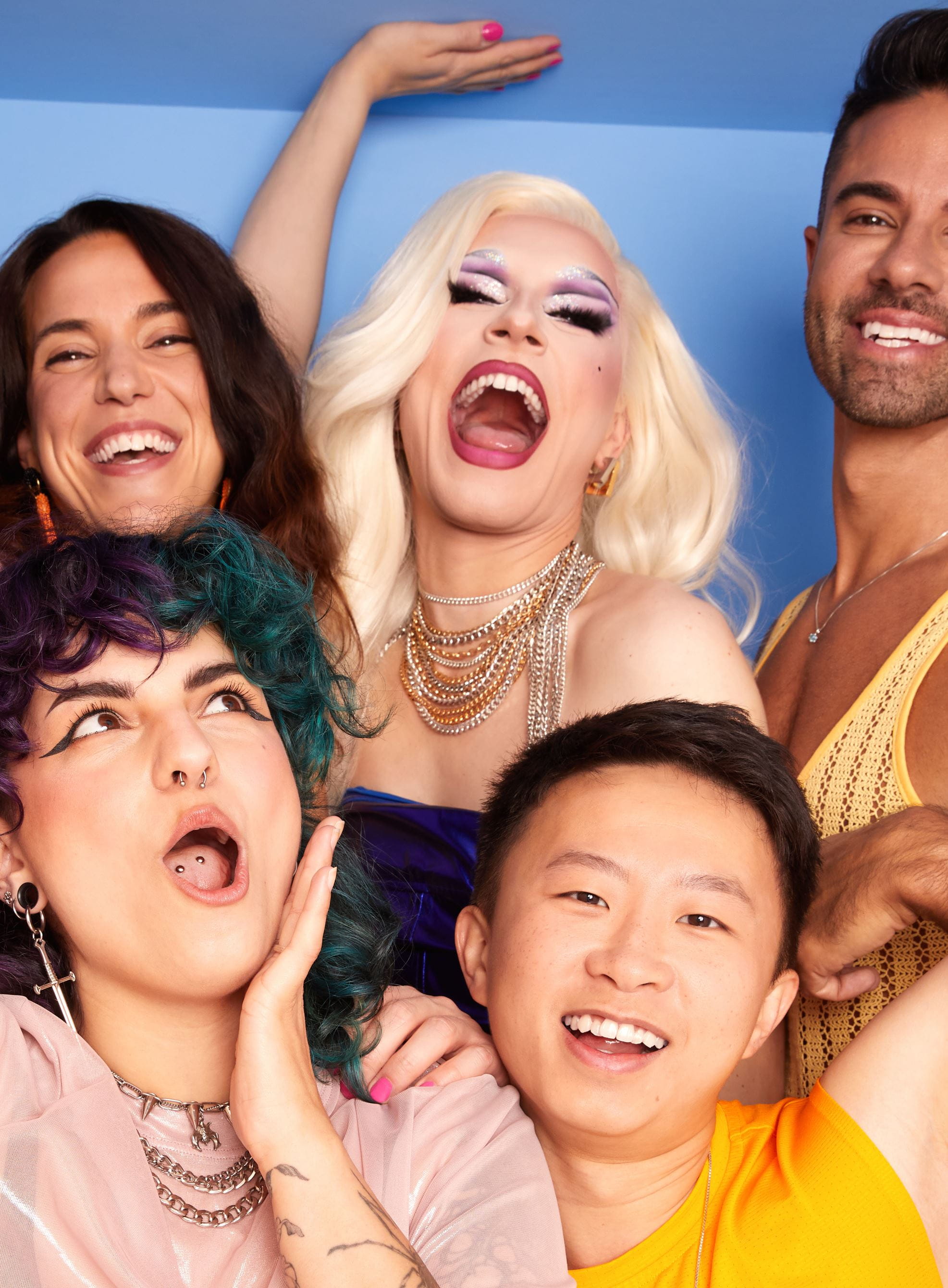 groupe de personnes souriantes