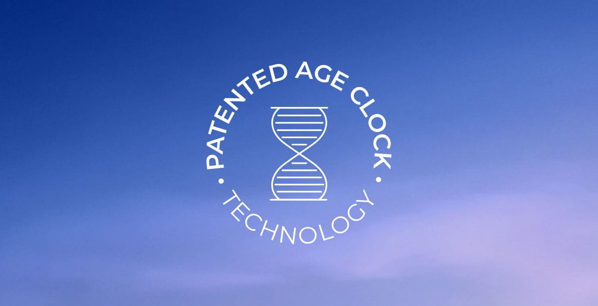 Ikona podwójnej helisy DNA, otoczona napisem: "OPATENTOWANA TECHNOLOGIA AGECLOCK"