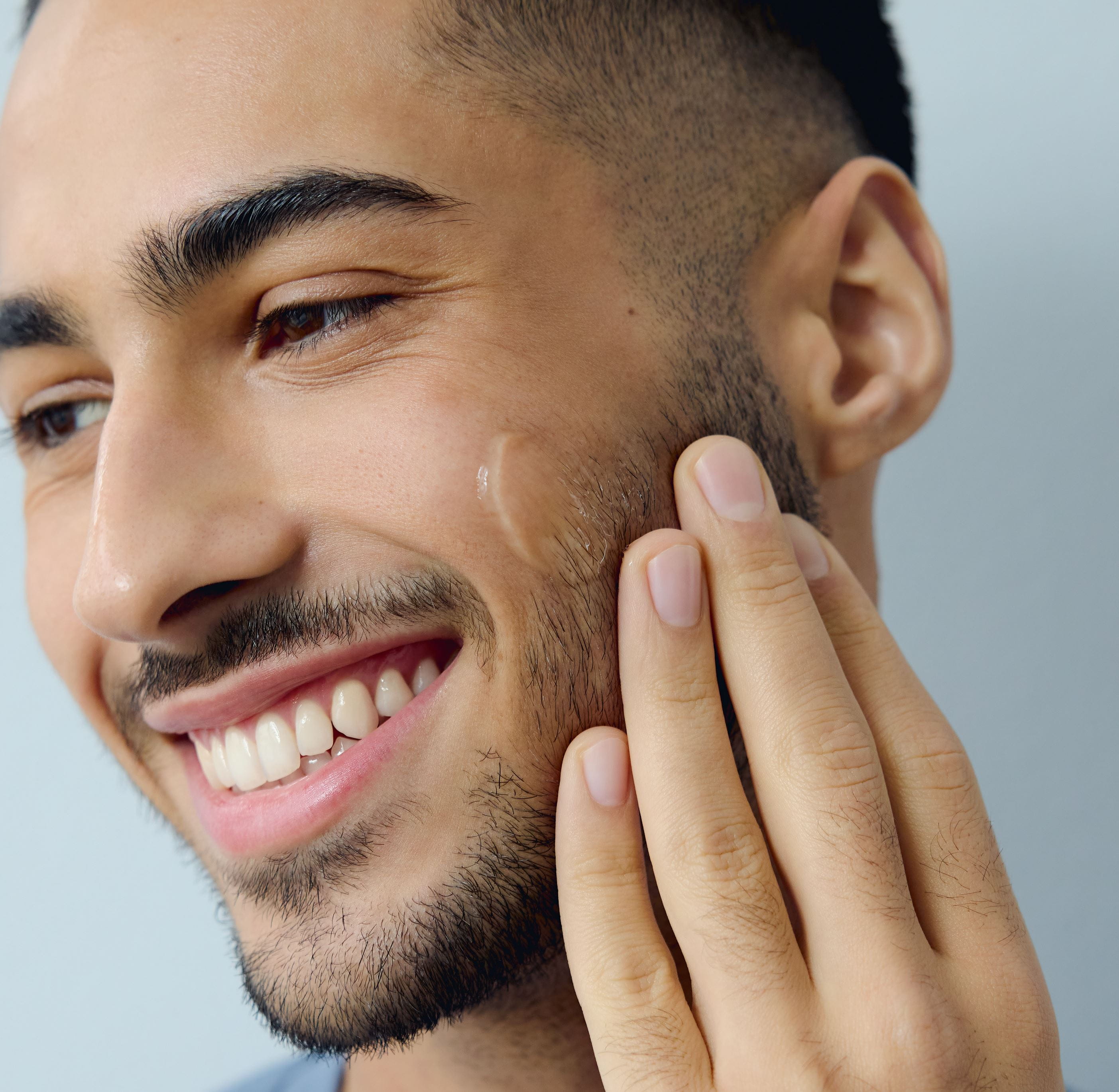 Man applying SPF on face