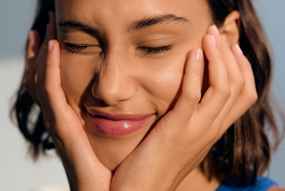 femmes blondes qui rient
