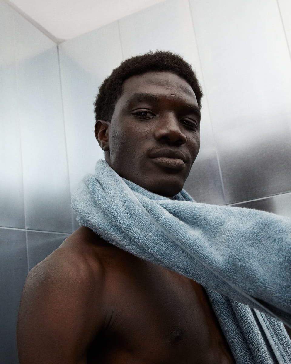 Junger schwarzer Mann