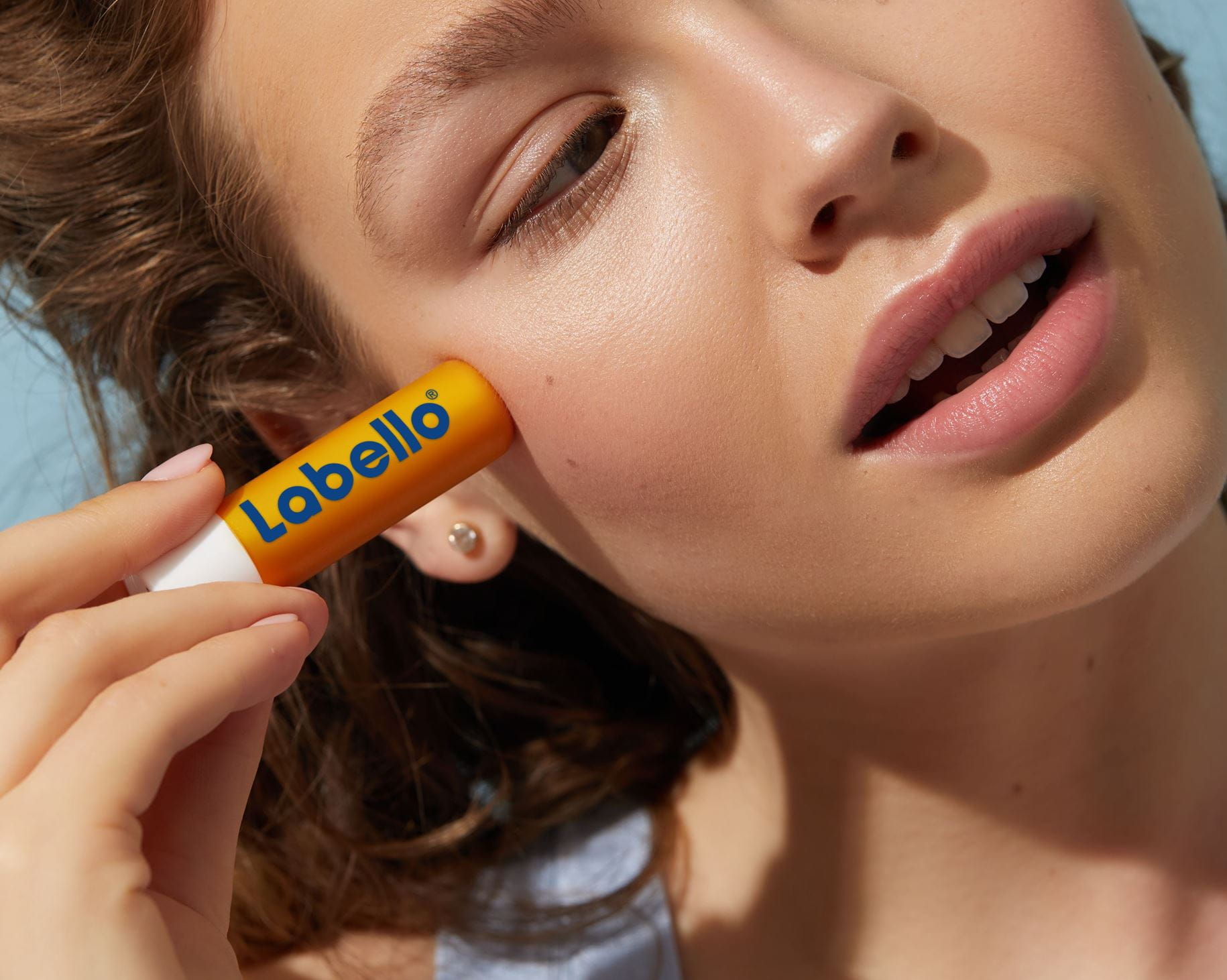 Labello, batons hidratantes para o cuidado dos lábios.