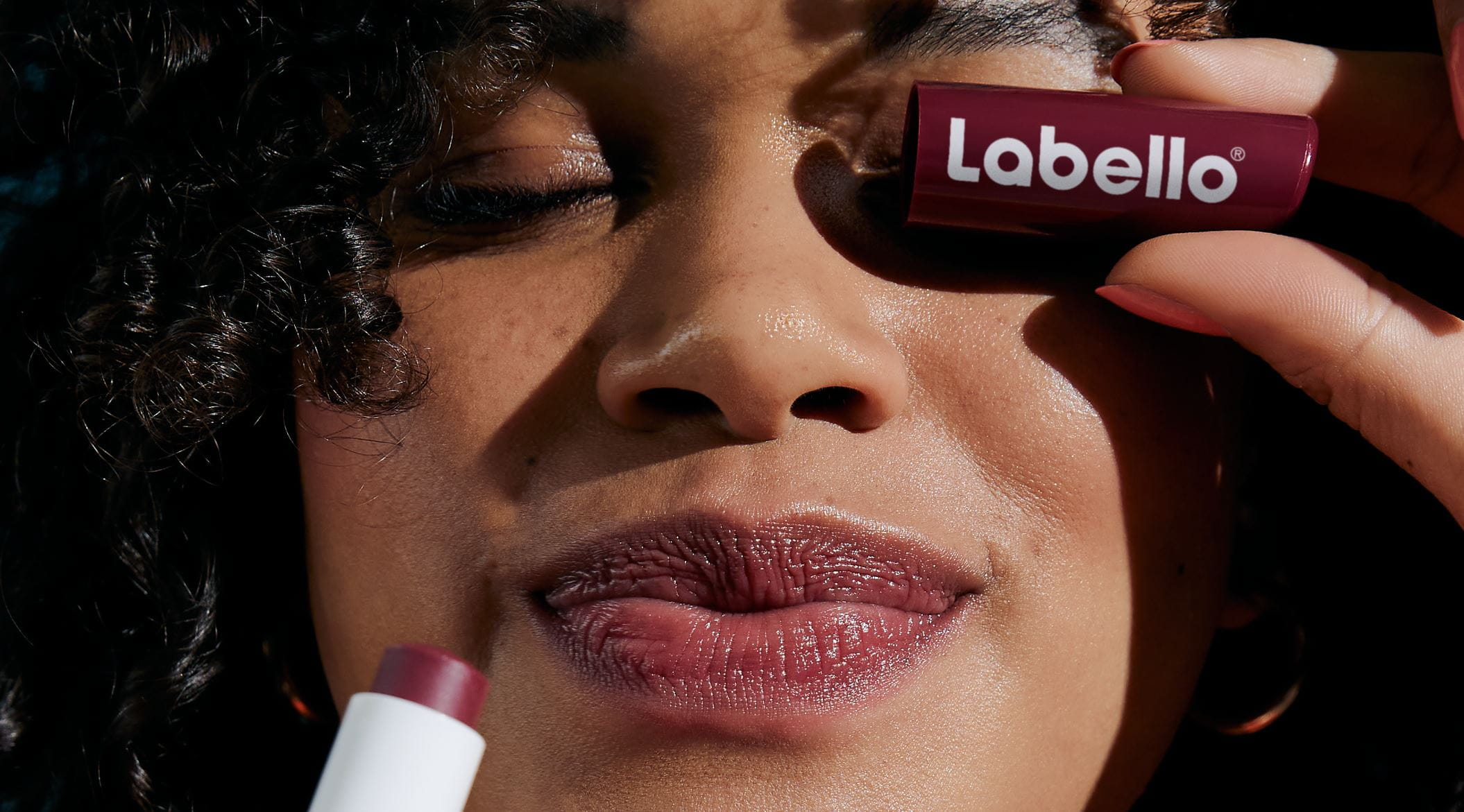 mulher com batom