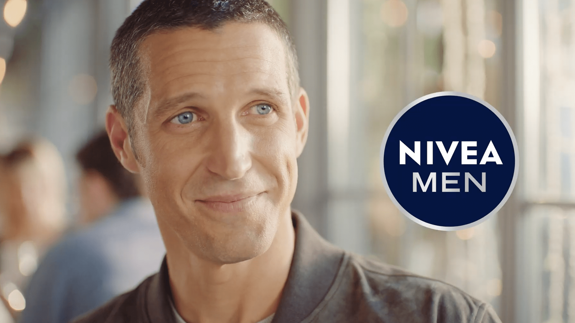 Prendersi cura della barba folta per farla crescere