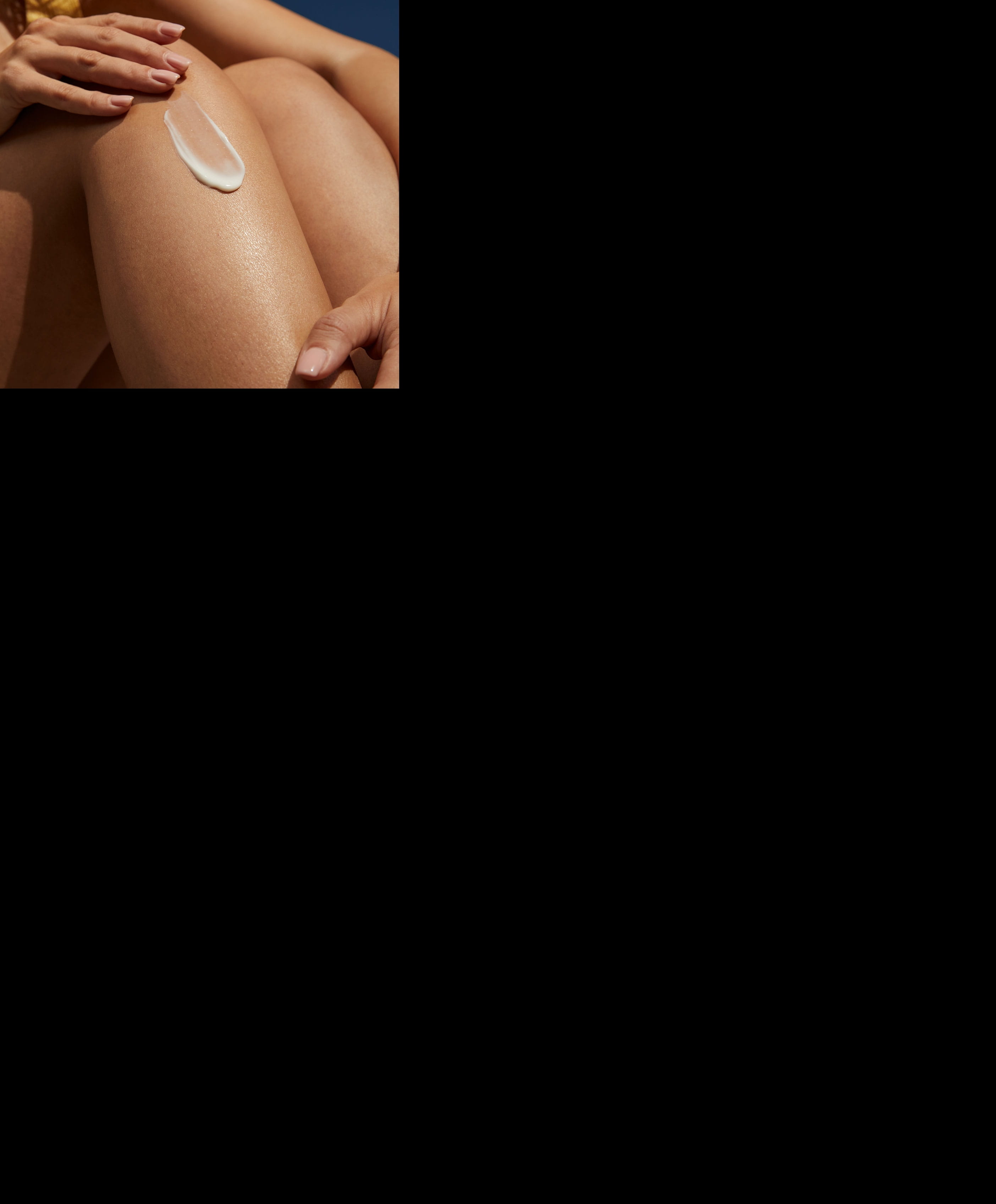 Frau mit Honig-Hautpflegemaske