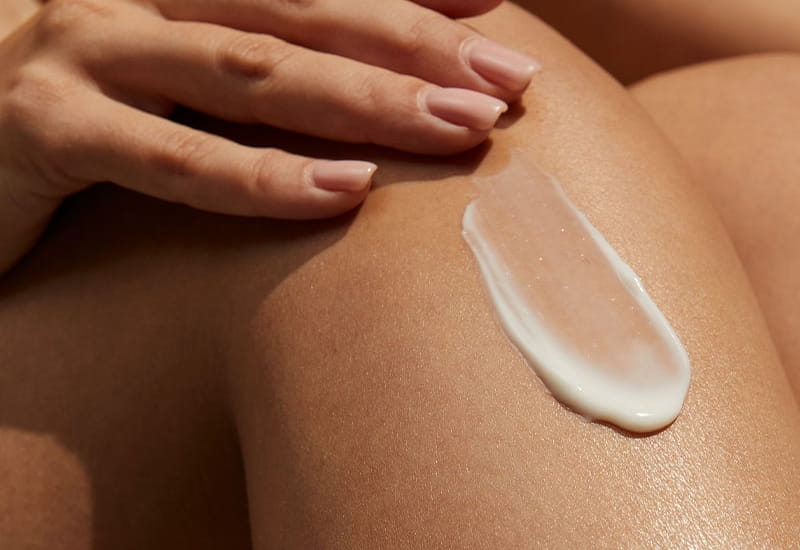 mulheres com batons Labello