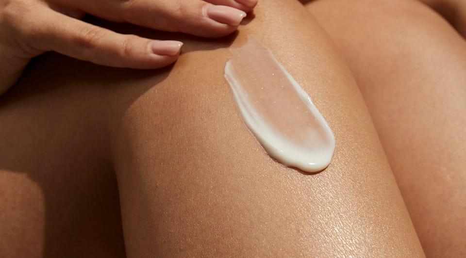 dvě dívky používající produkty Nivea