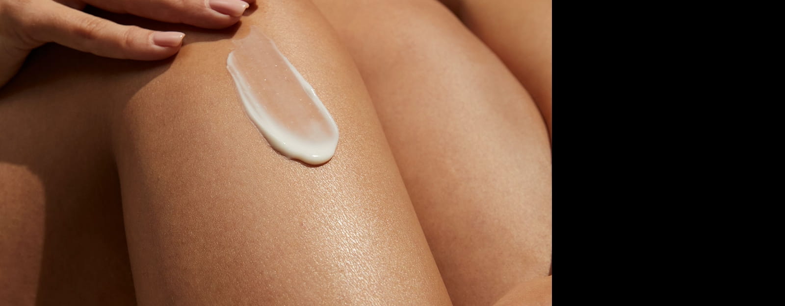 mujer mirándose en el espejo