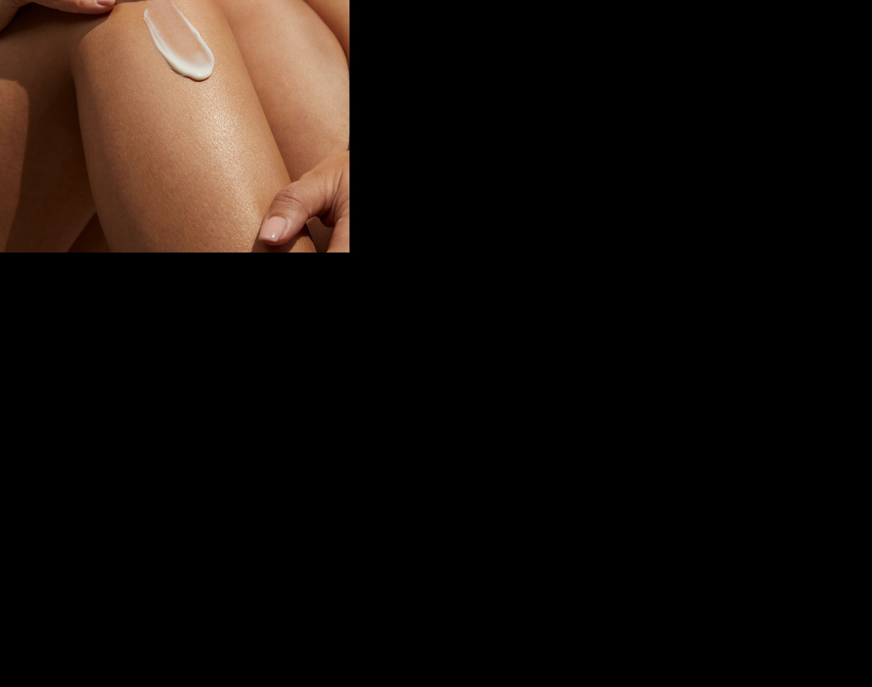 kvinna återansöker mineral solskydd