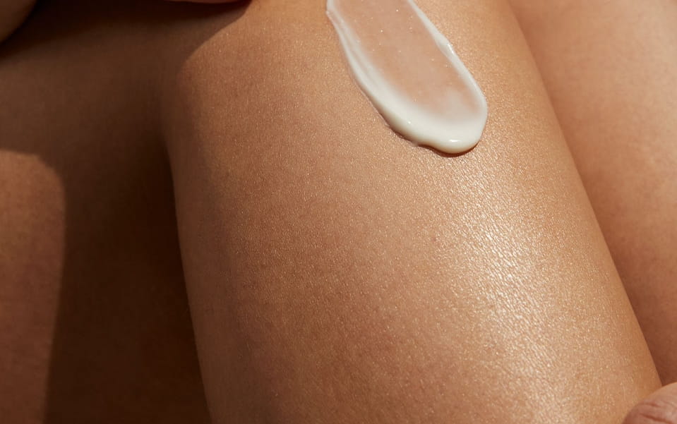 woman using Q10 filler serum