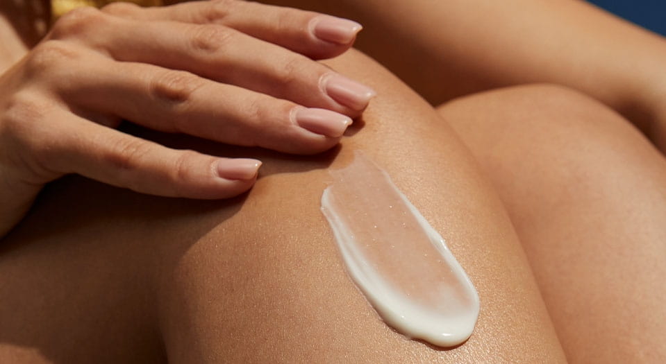 femeie cu milia pe față