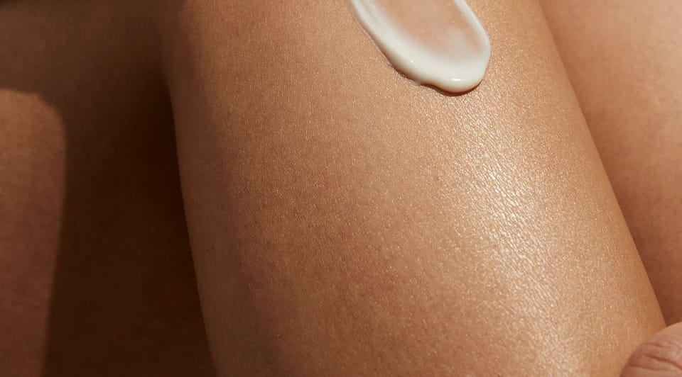 kobieta z plamami słonecznymi