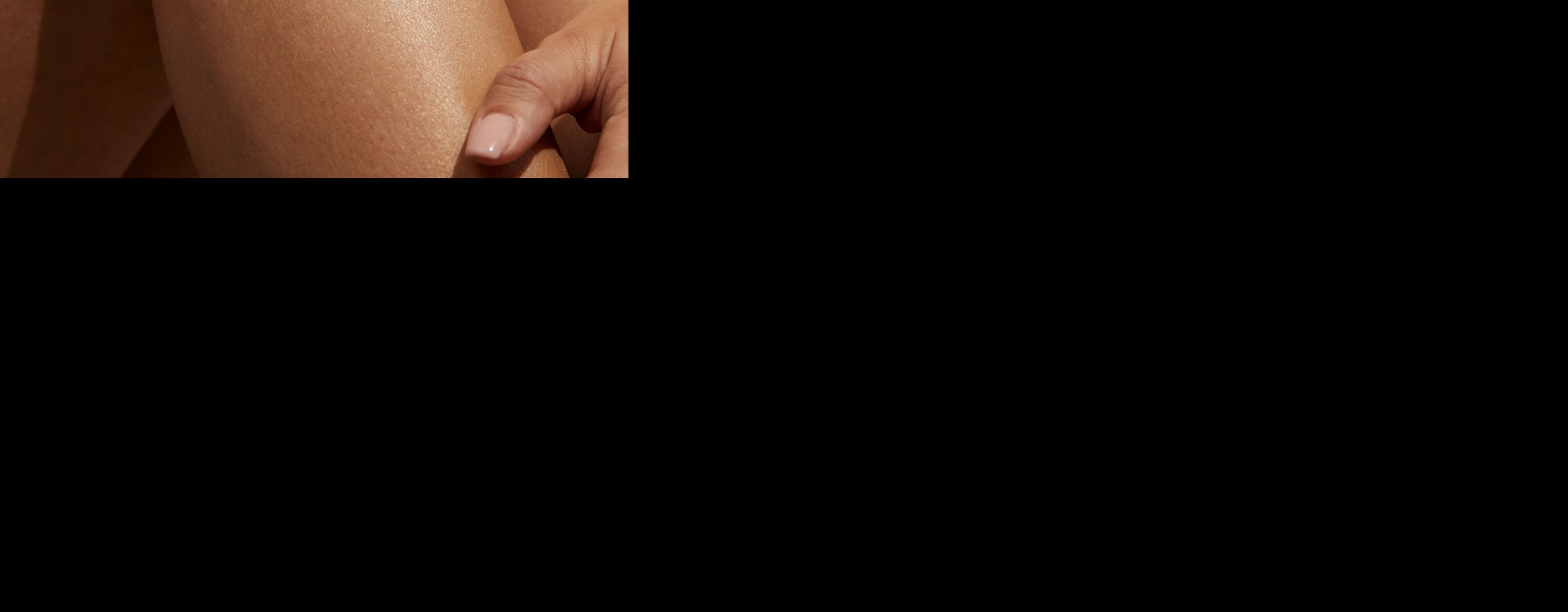 chica aplicándose crema facial Nivea