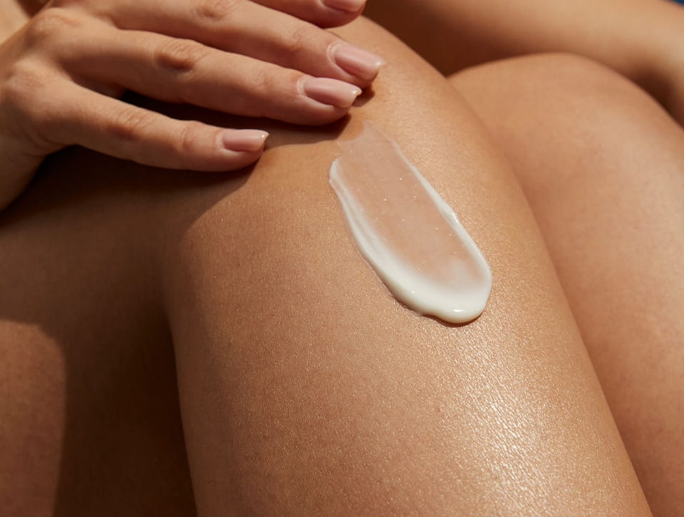 kobieta w czarnym bikini