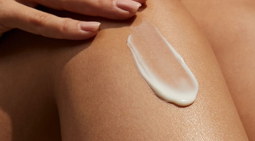 famille heureuse sur la plage