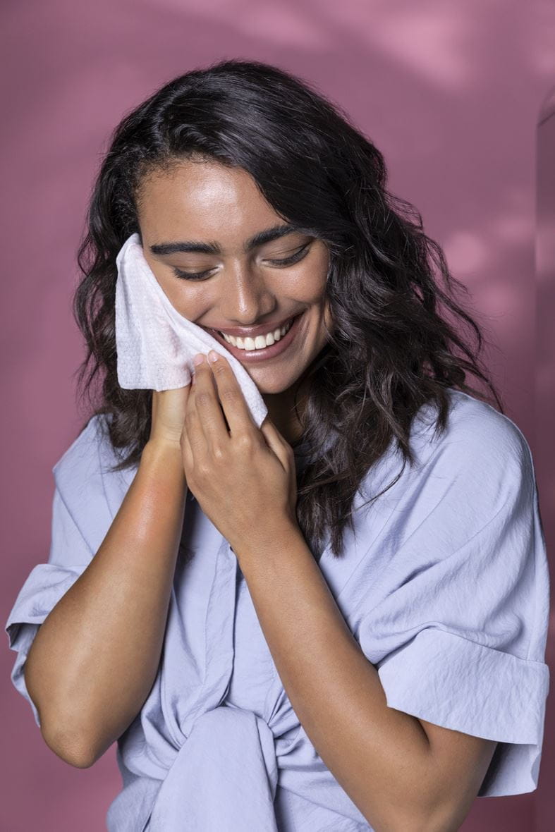 4. MAKE SURE TO PAY ATTENTION TO THE EDGES OF YOUR EYELID