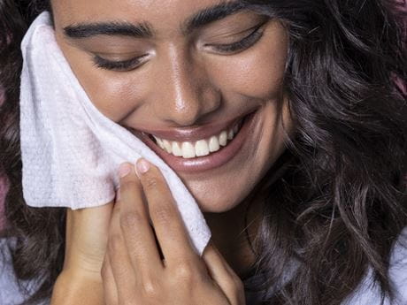 4. MAKE SURE TO PAY ATTENTION TO THE EDGES OF YOUR EYELID