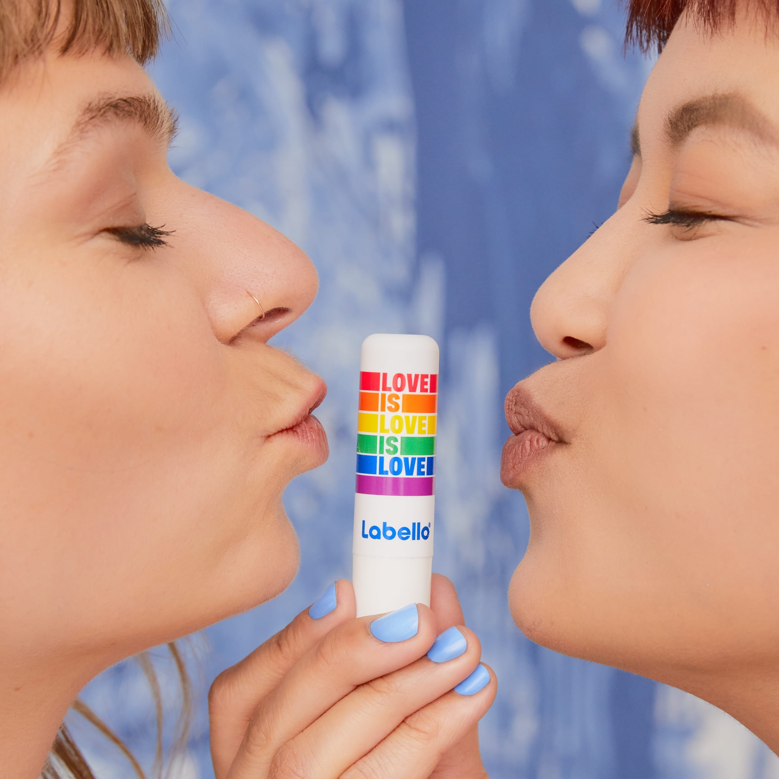 mulheres e batom Labello