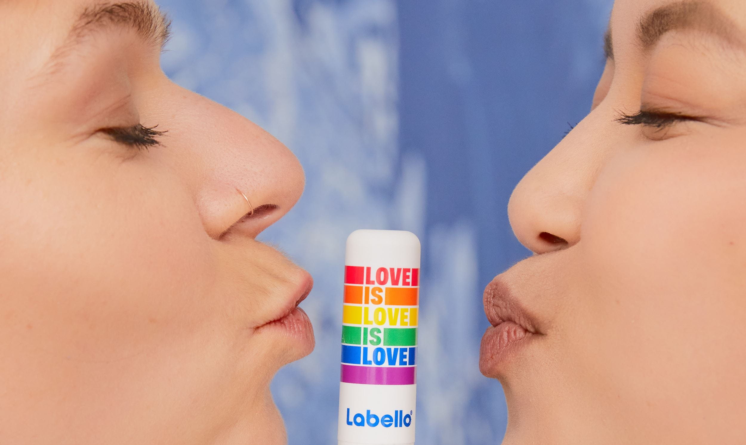 mulheres e batom Labello