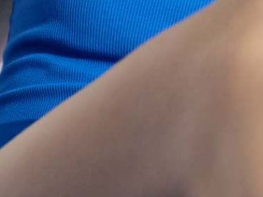 Woman with moisturized and hydrated skin on her legs after using NIVEA express hydration lotion