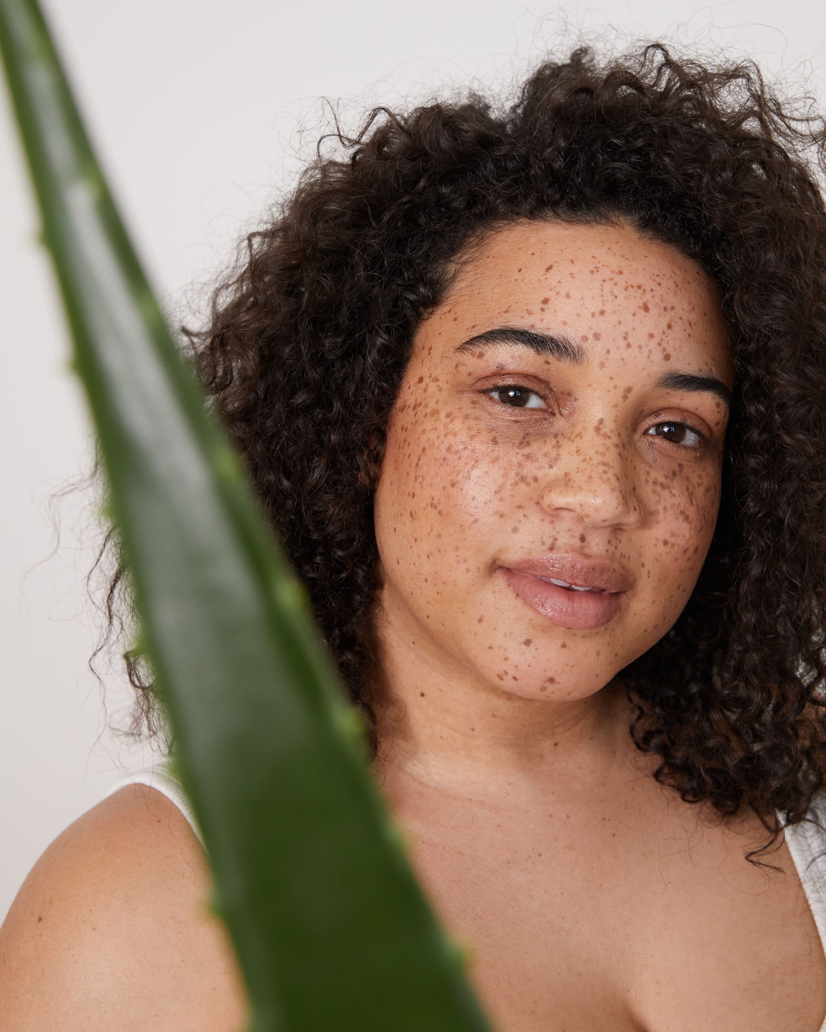 close-up-skin-leaf-womans-face