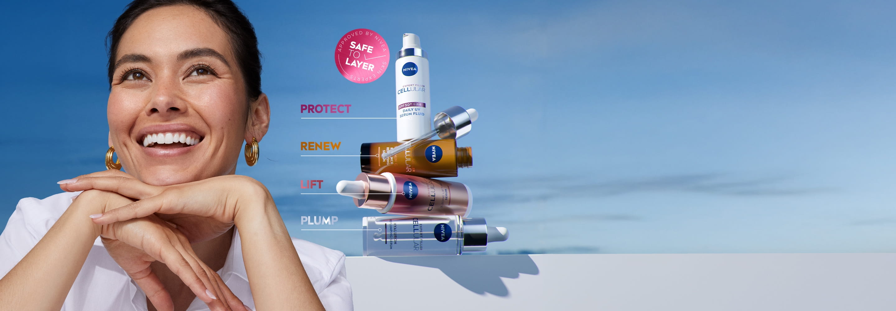 Henkilö, jolla on kirkas ja terveen näköinen iho, päällekkäin kerrostettujen NIVEA Cellular -seerumeiden vieressä