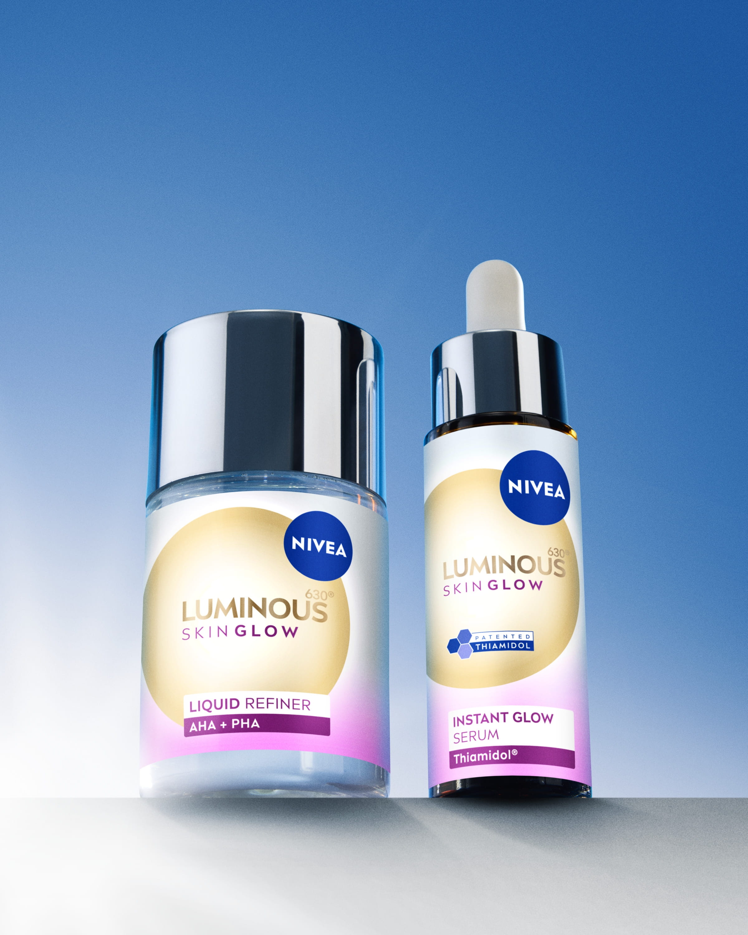 Jonge vrouw gebruikt Nivea Micellair Water