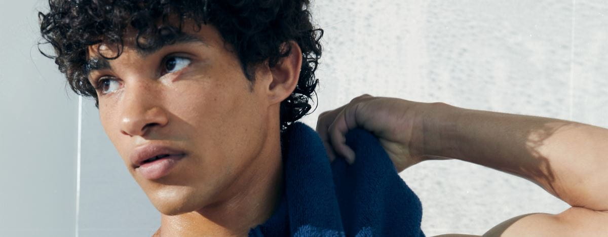 Homme barbu avec un regard