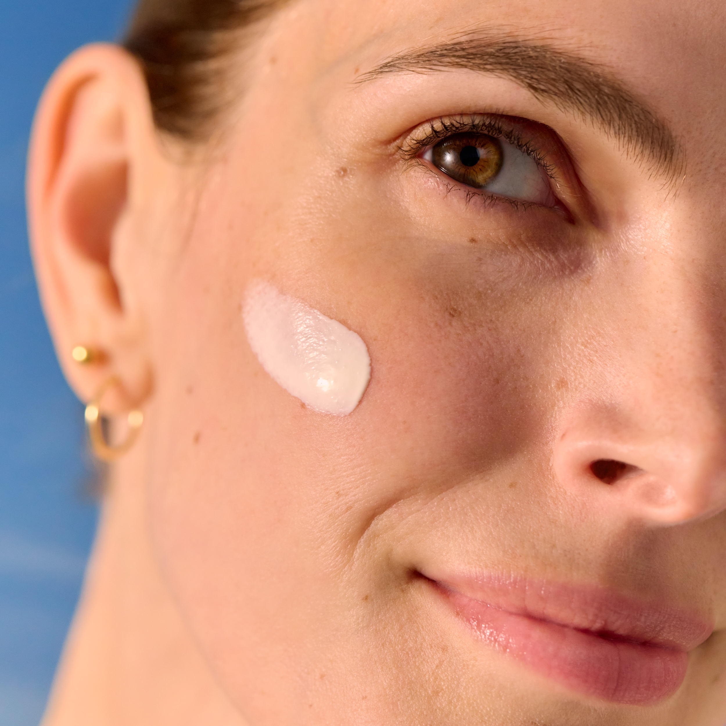women using Nivea Cellular Luminous630 products