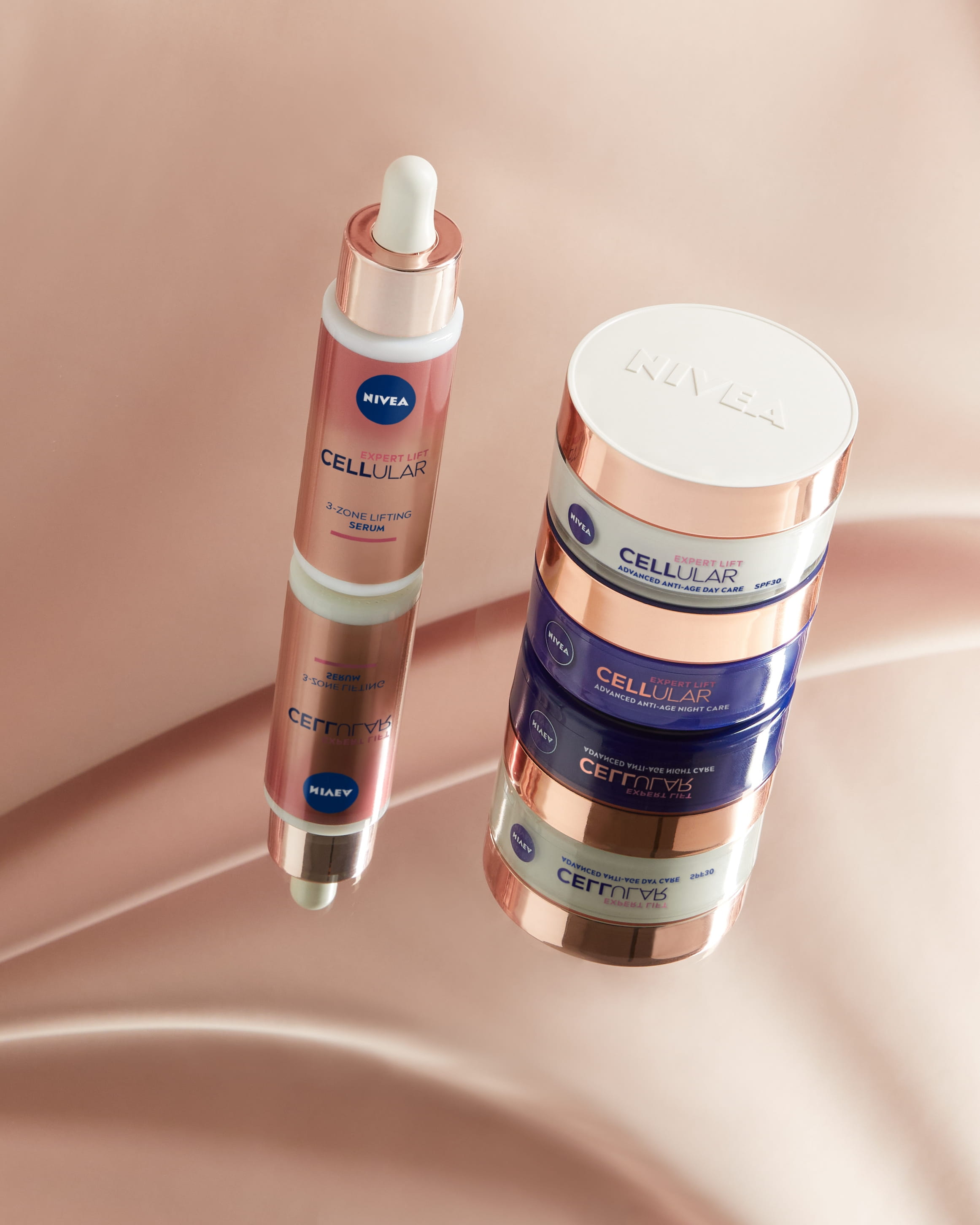 NIVEA Cellular produkter som står på en spegel