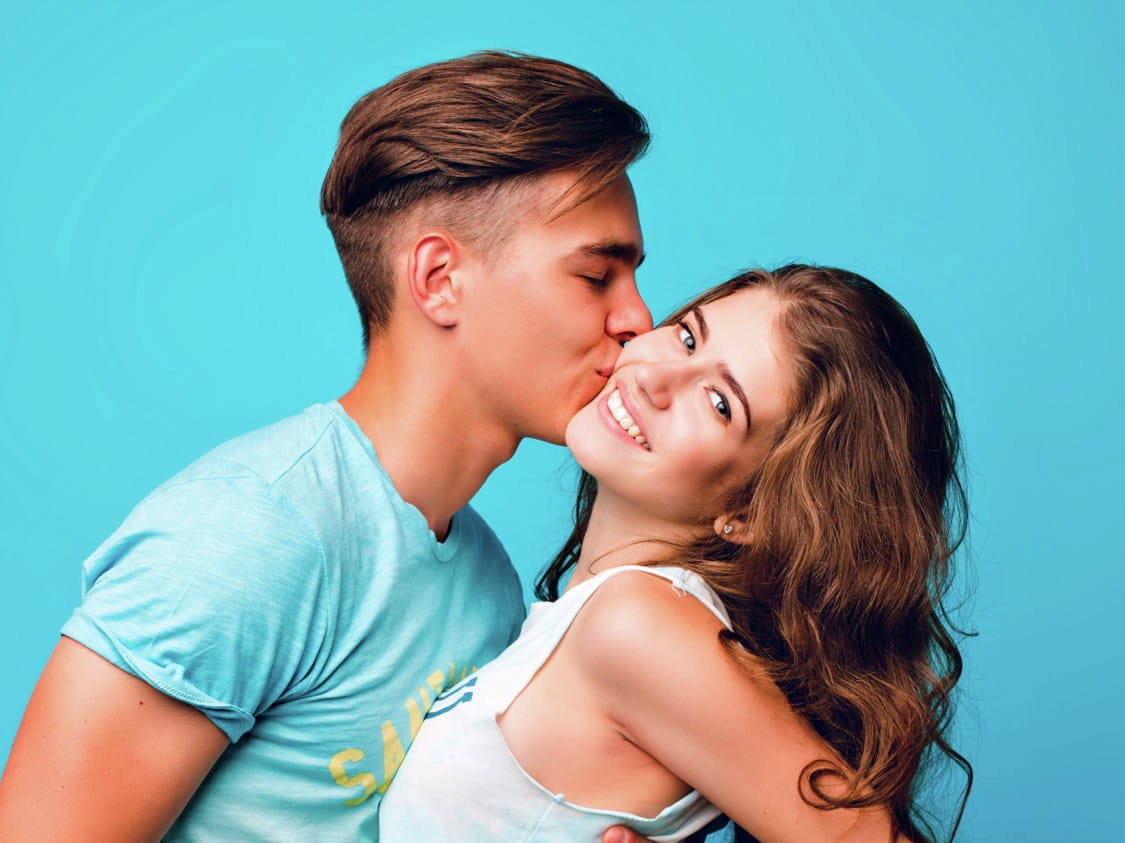 couple-taking-a-selfie-while-kissing