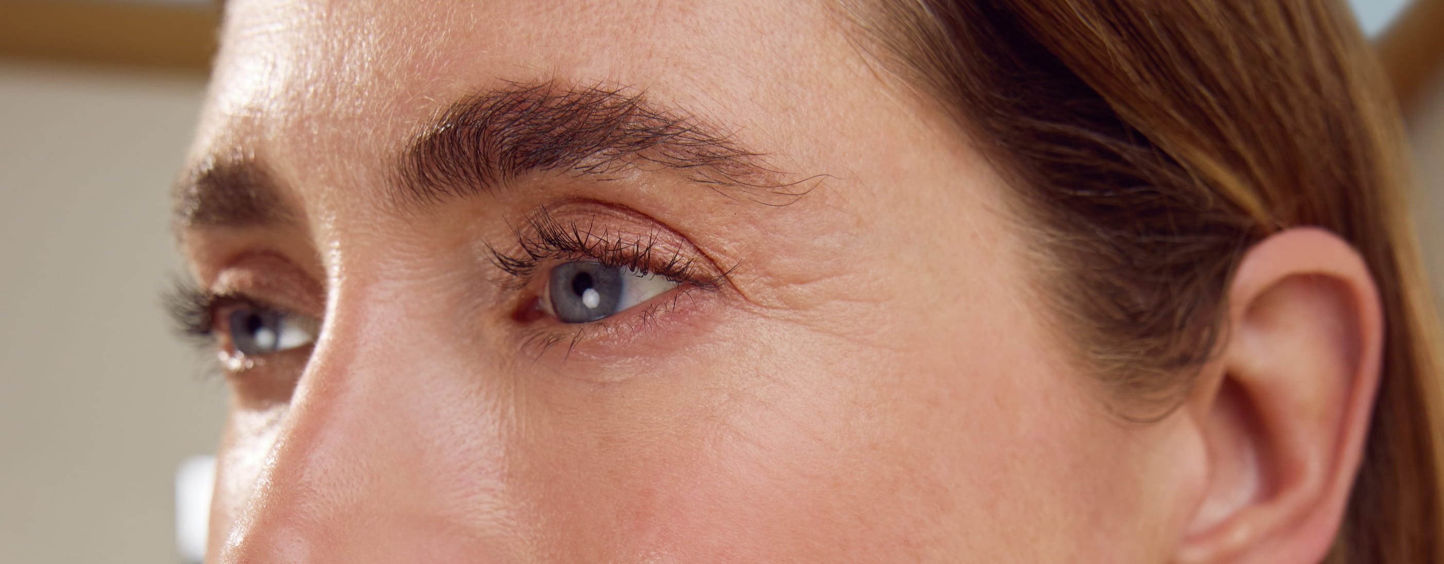 Come cancellare o nascondere le rughe di espressione