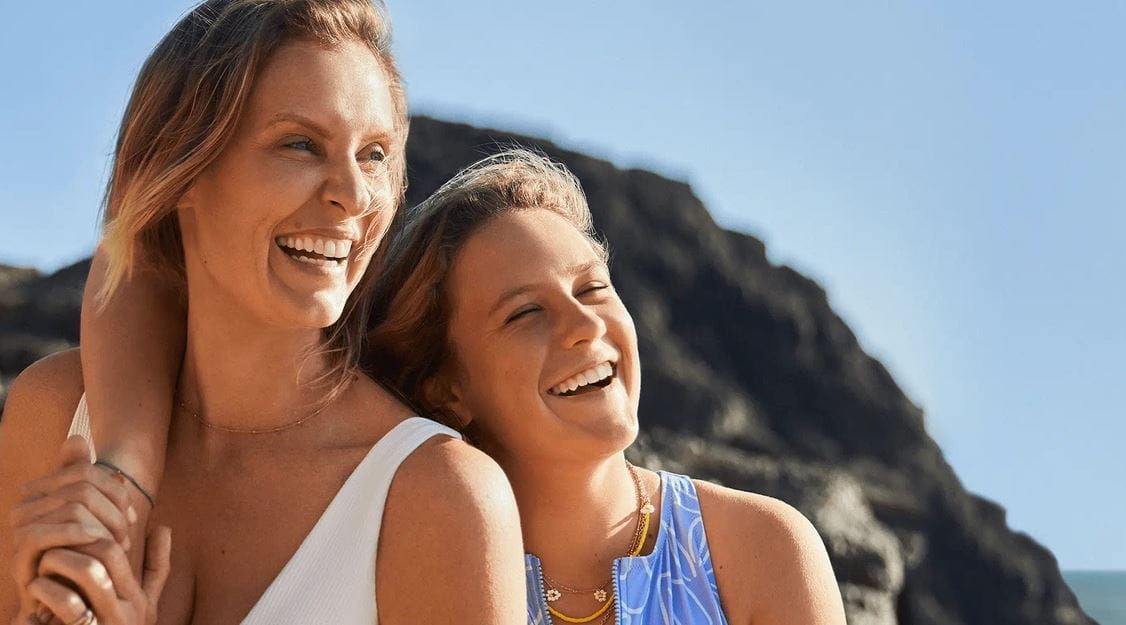 vrouw ruikende lavendel