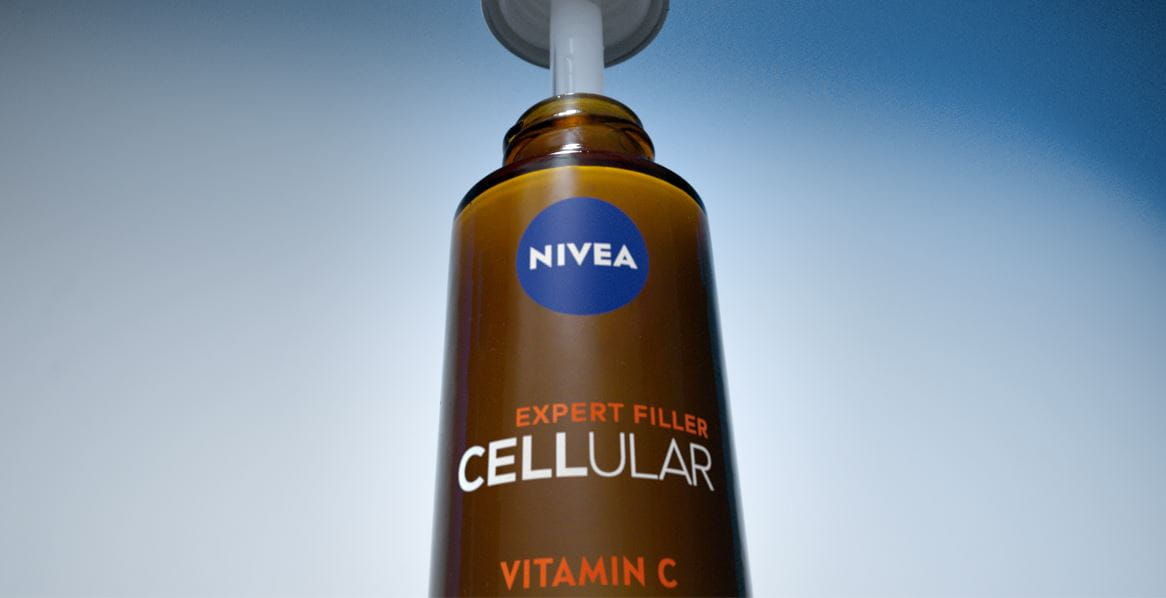 Detail NIVEA Rozjasňujúceho séra s vitamínom C Cellular Expert Filler