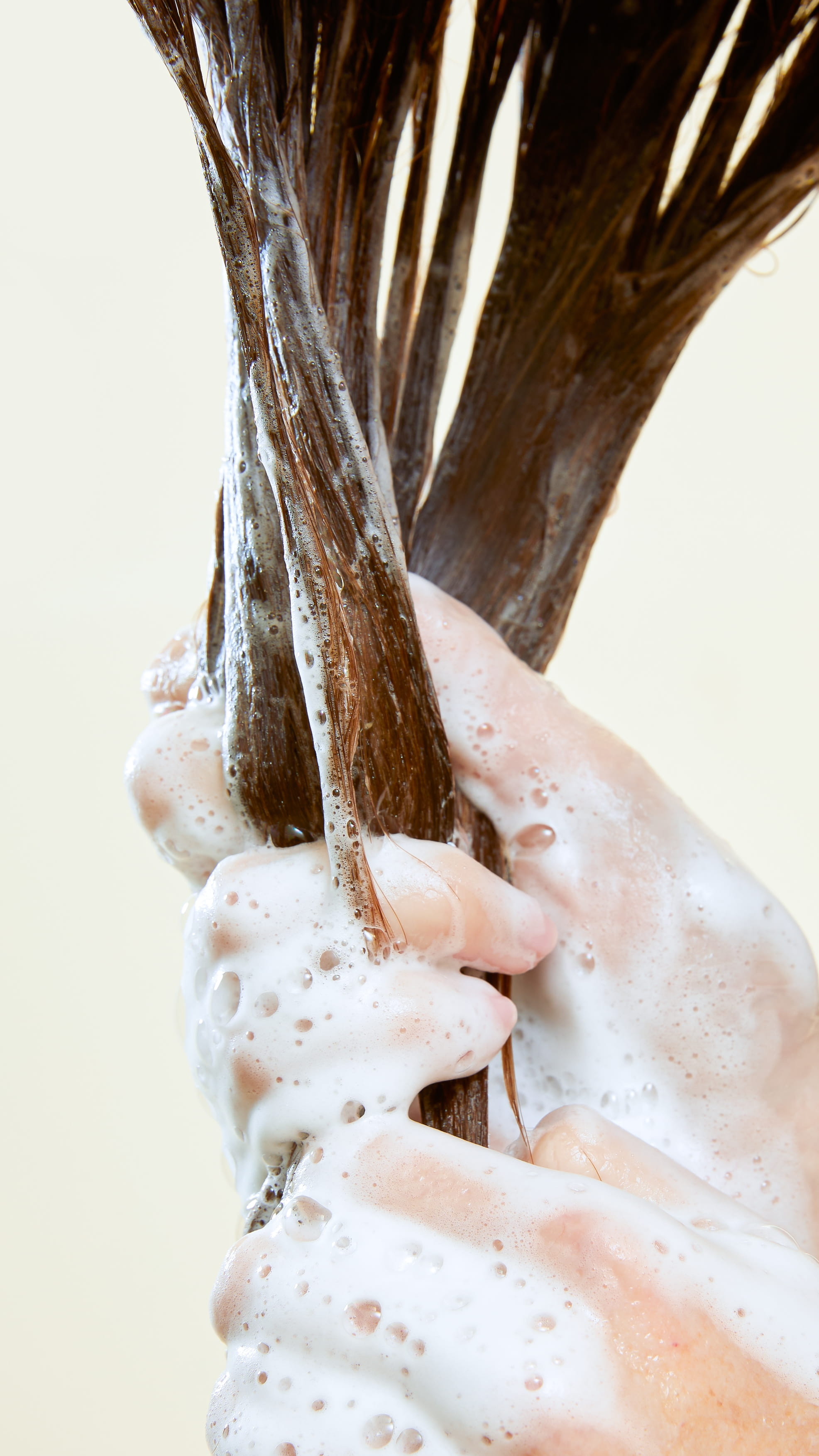 Azione districante per capelli ricci e crespi