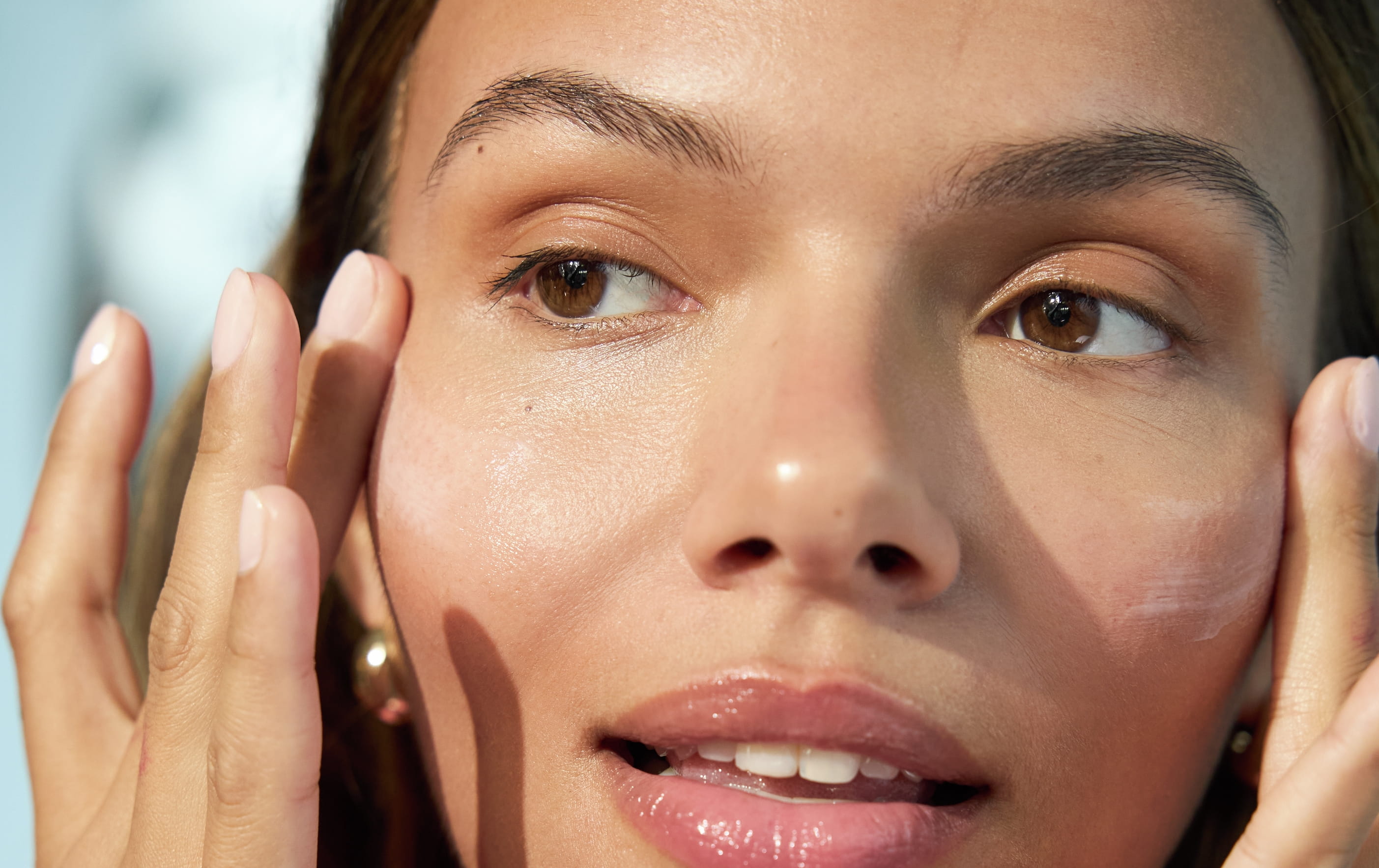 kvinna med kombinerad hud