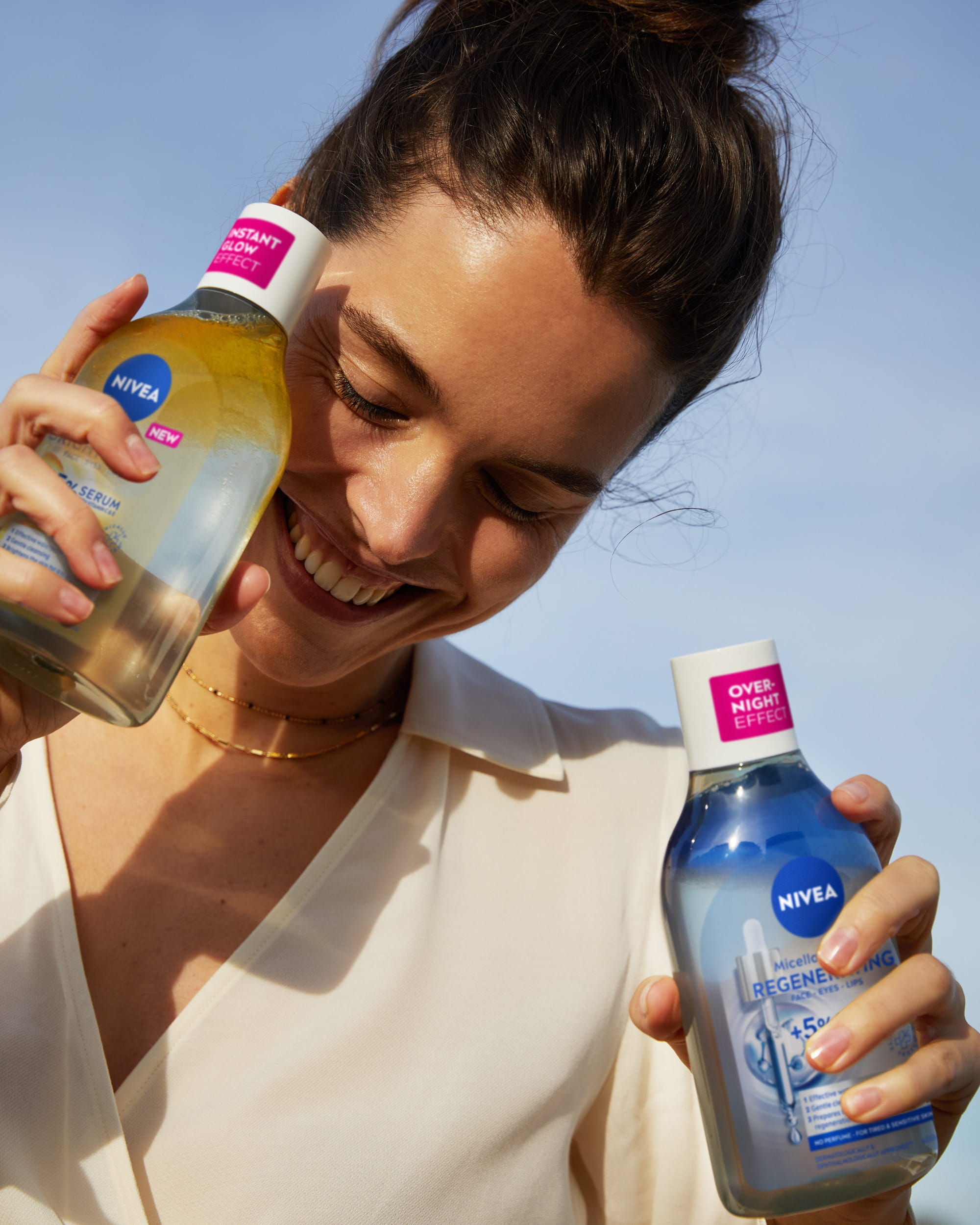 fiatal nő NIVEA micellás vízregeneráló + 5% szérumot panthenollal és szkvalánnal